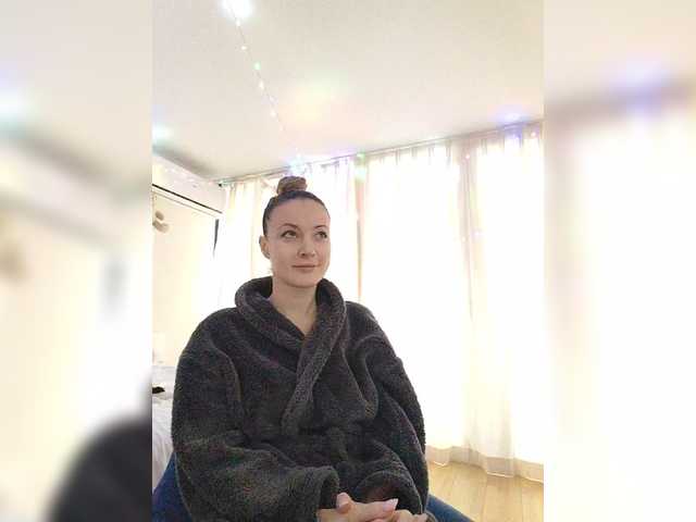 Lola3000's BongaCams show and profile