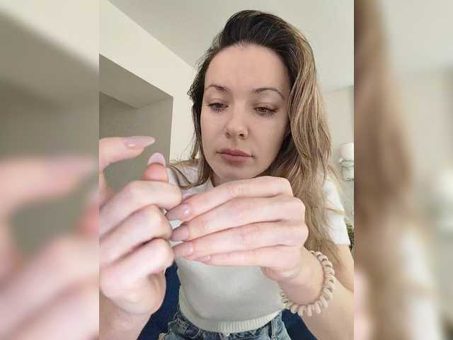 Lola3000's BongaCams show and profile