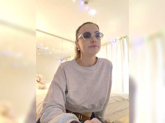 Lola3000's BongaCams show and profile