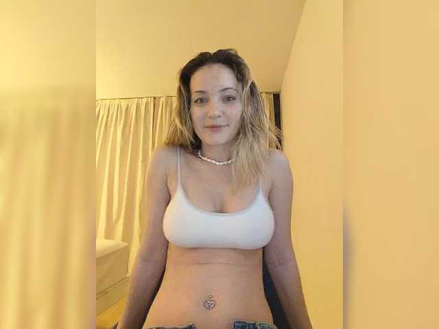 Lola3000's BongaCams show and profile