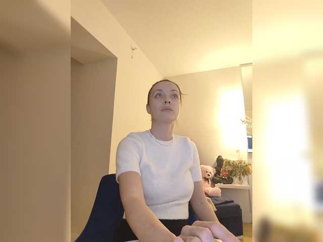 Lola3000's BongaCams show and profile