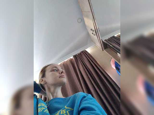 Lola3000 Live Cam and Statistics on UnifiedCams