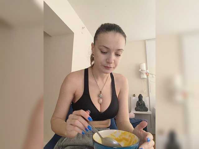 Lola3000's BongaCams show and profile