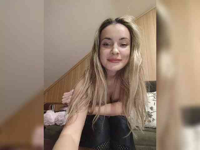 Lola3000 Live Webcam on BongaCams