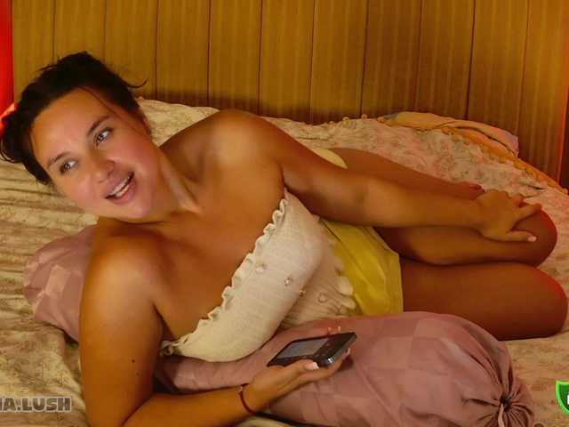 AminaCharm's BongaCams show and profile