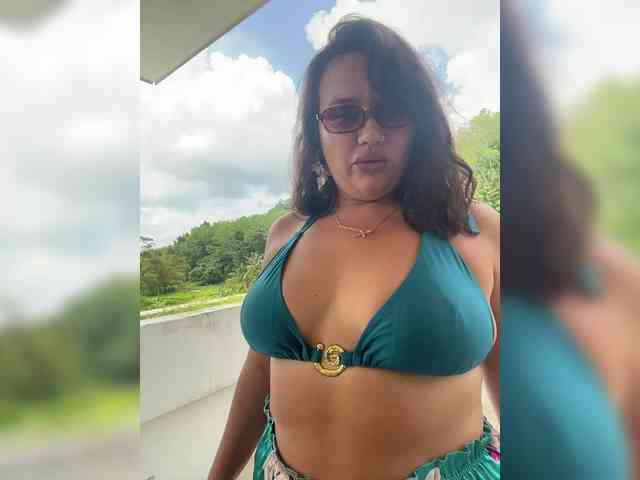 free live video chat AminaCharm