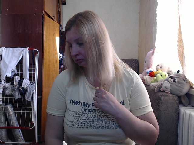 BustyBlondy live cam profile