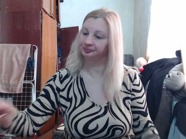 BustyBlondy's BongaCams show and profile