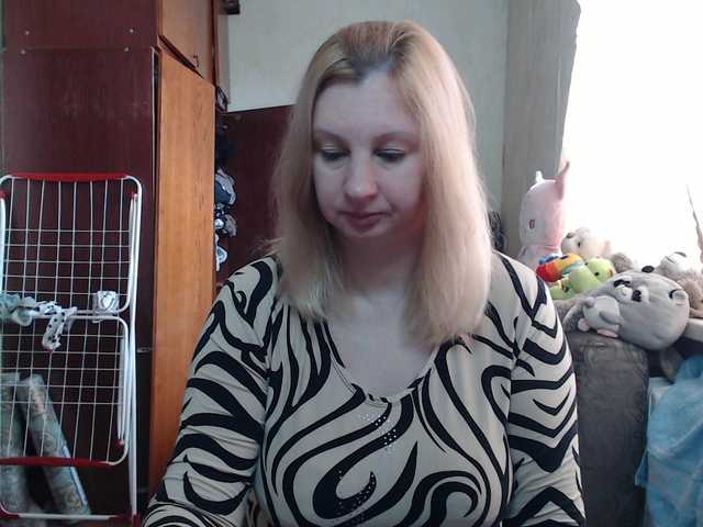 BustyBlondy live cam profile