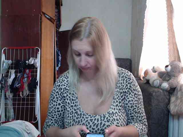 BustyBlondy webcam