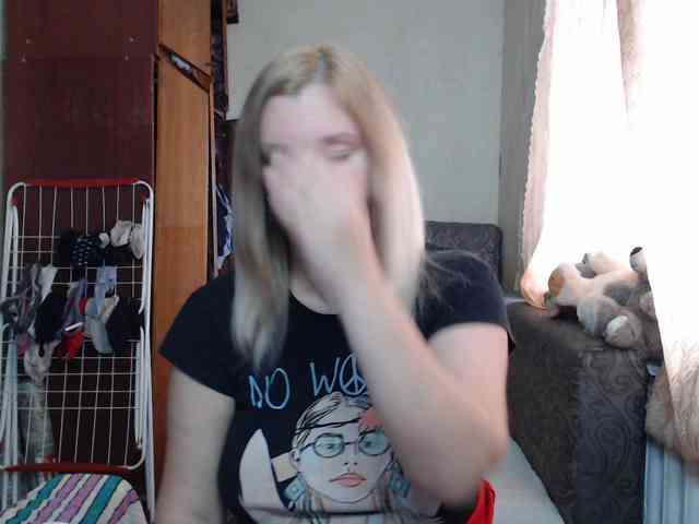 BustyBlondy webcam