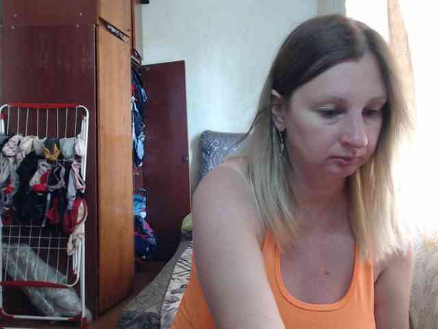 BustyBlondy webcam