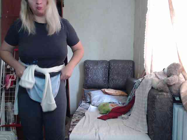 BustyBlondy webcam
