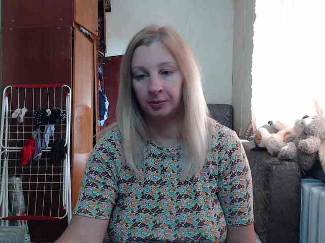 BustyBlondy webcam