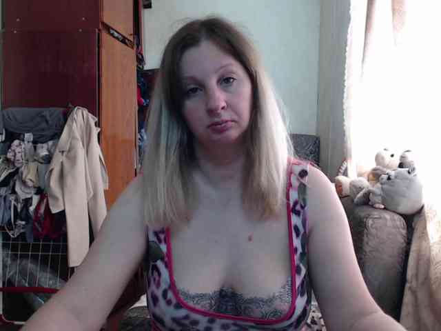 BustyBlondy webcam