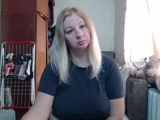 BustyBlondy webcam