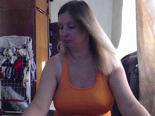 BustyBlondy webcam