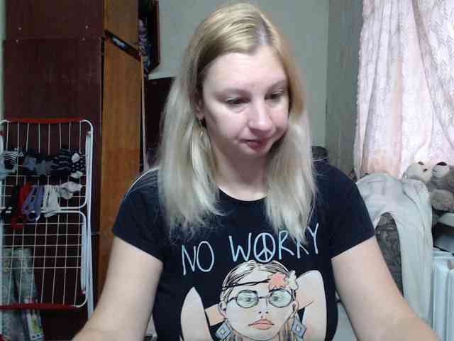 BustyBlondy webcam