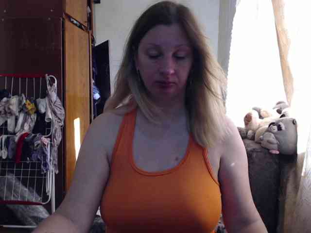 BustyBlondy webcam