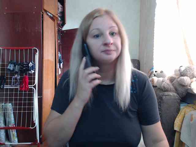 BustyBlondy webcam