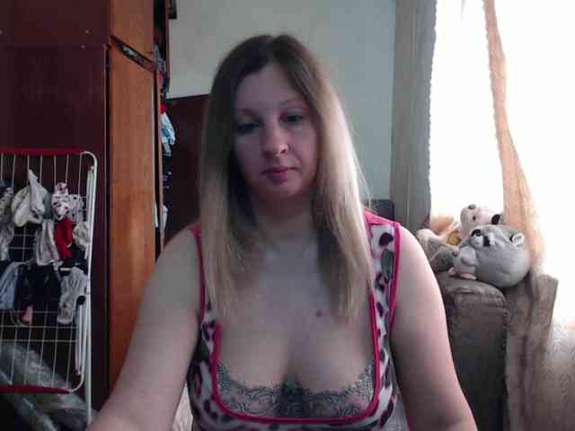 free live chat BustyBlondy