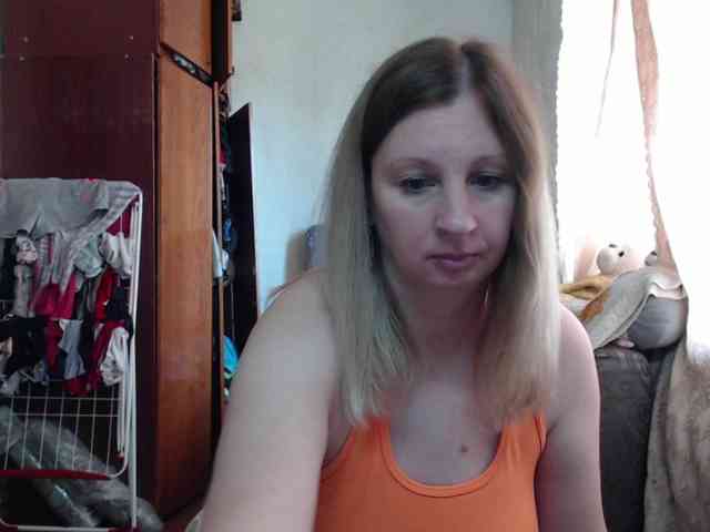 BustyBlondy webcam