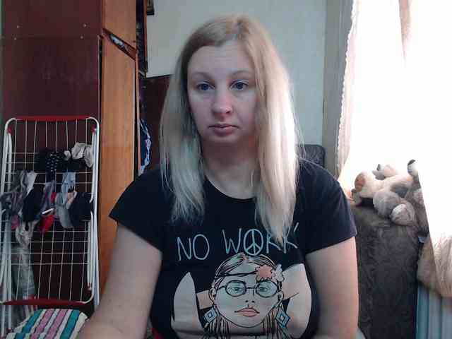 BustyBlondy webcam