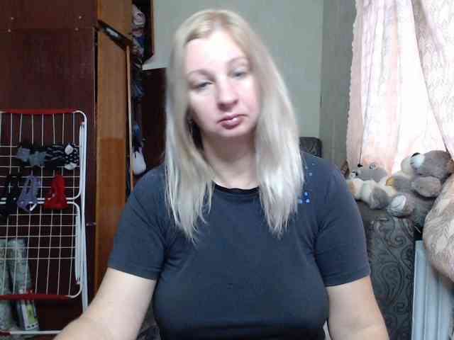 BustyBlondy webcam