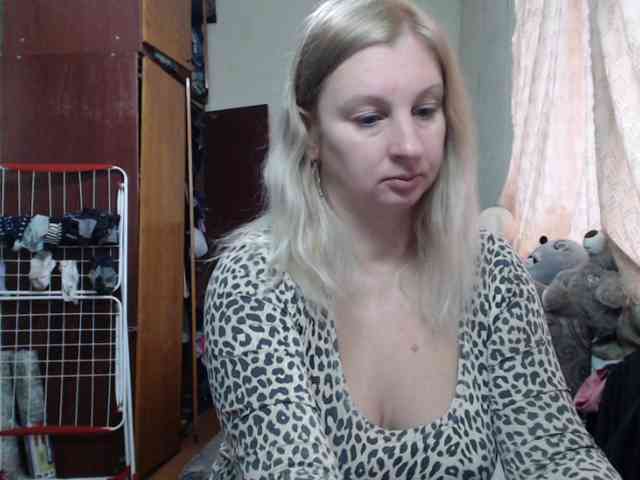BustyBlondy webcam