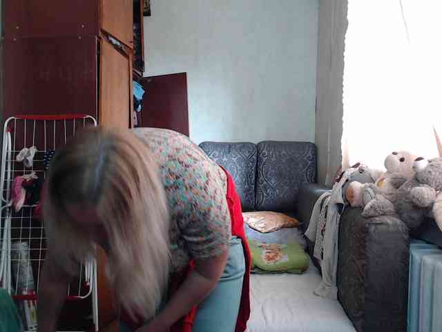 BustyBlondy webcam