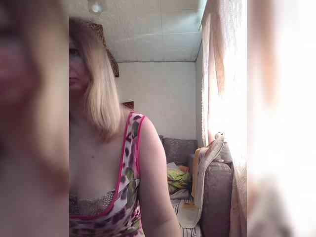BustyBlondy webcam