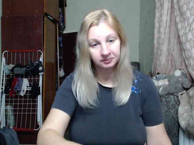 BustyBlondy webcam