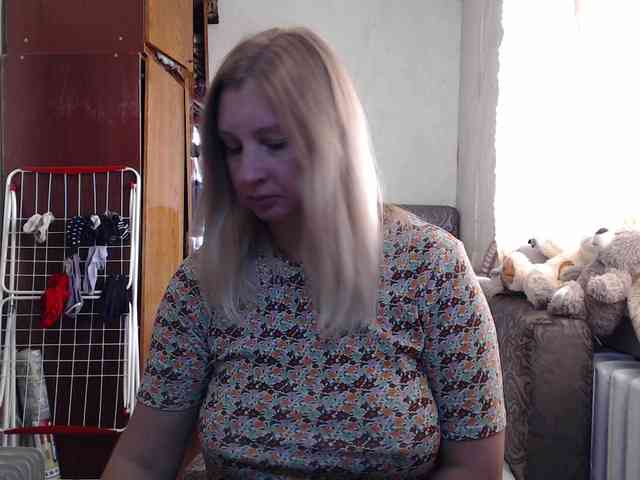 BustyBlondy webcam