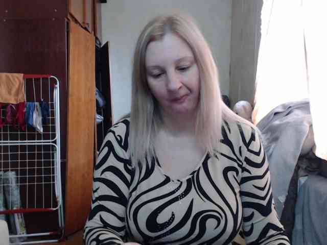 BustyBlondy webcam