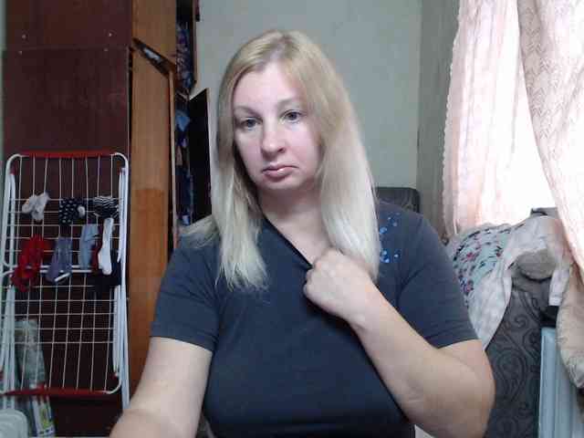 BustyBlondy webcam