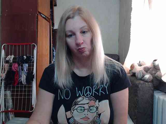 BustyBlondy webcam
