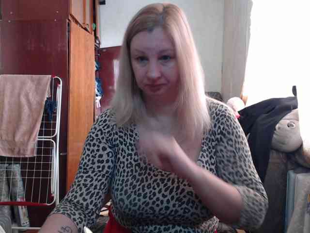 BustyBlondy webcam
