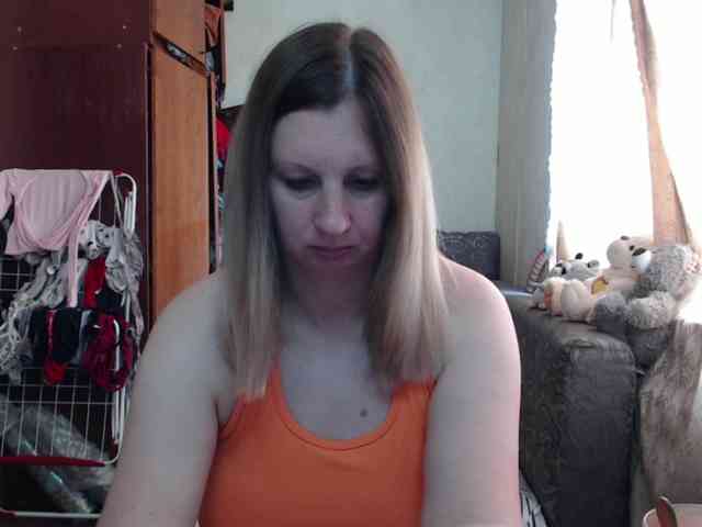 BustyBlondy webcam
