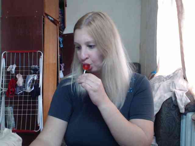 BustyBlondy webcam