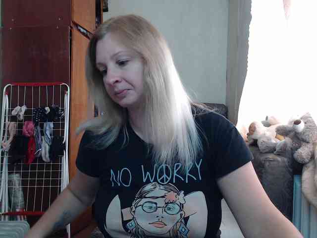 BustyBlondy webcam
