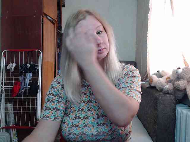 BustyBlondy webcam