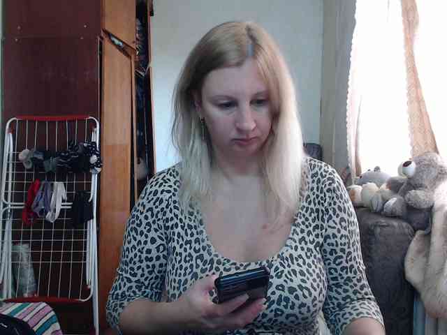 BustyBlondy webcam