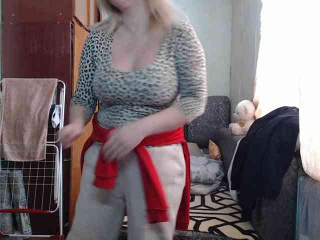 BustyBlondy webcam