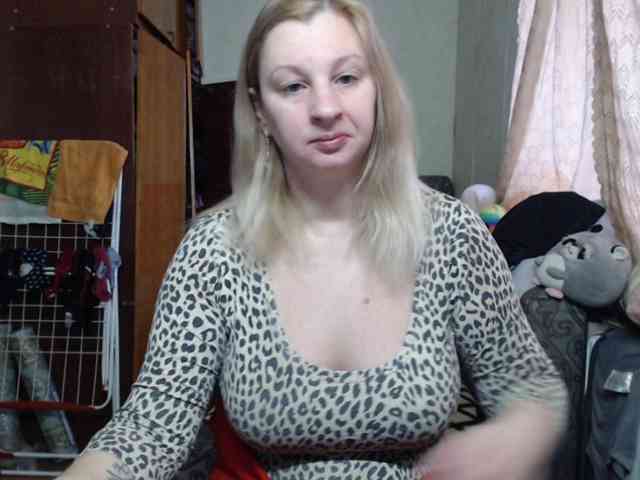 BustyBlondy webcam