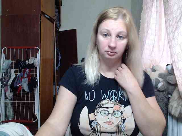 BustyBlondy webcam