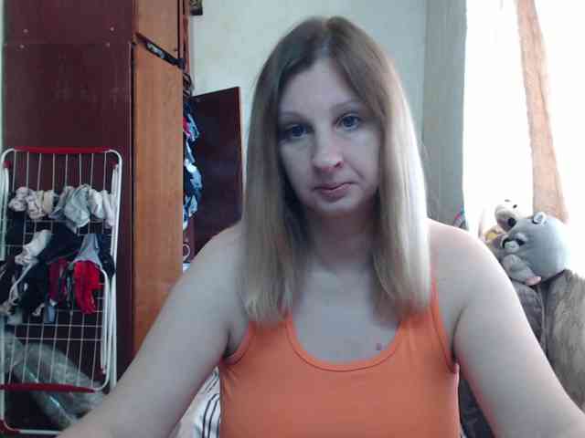 BustyBlondy webcam