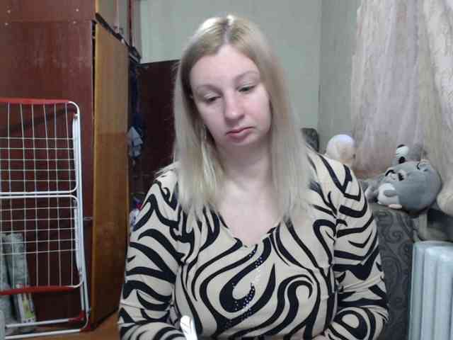 BustyBlondy webcam