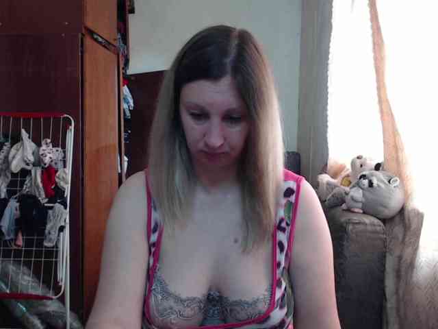 BustyBlondy webcam