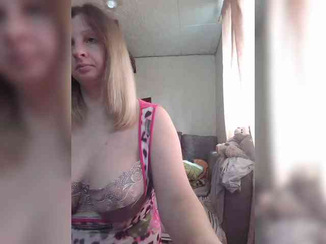 BustyBlondy