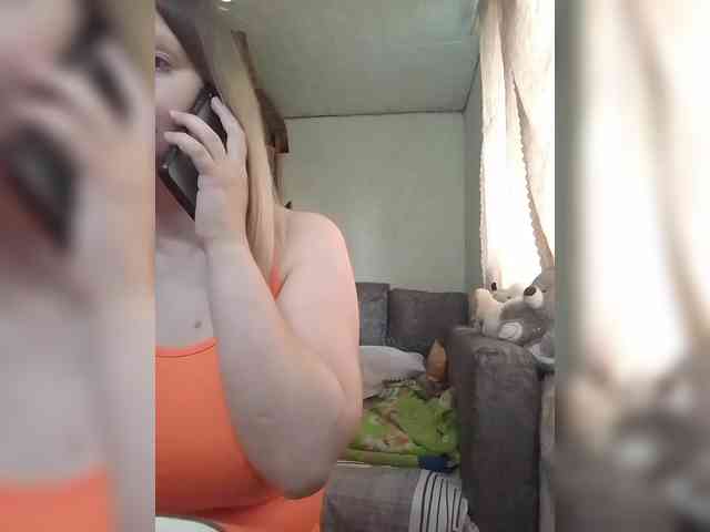 BustyBlondy webcam